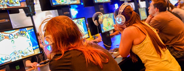 Gamers Get Their Hands on Hearthstone