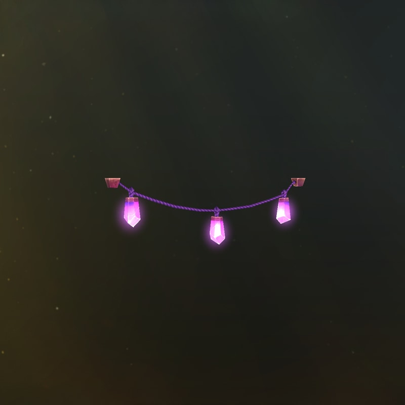 Drei kristallene, violette Lichter, die an einer violetten Schnur hängen.