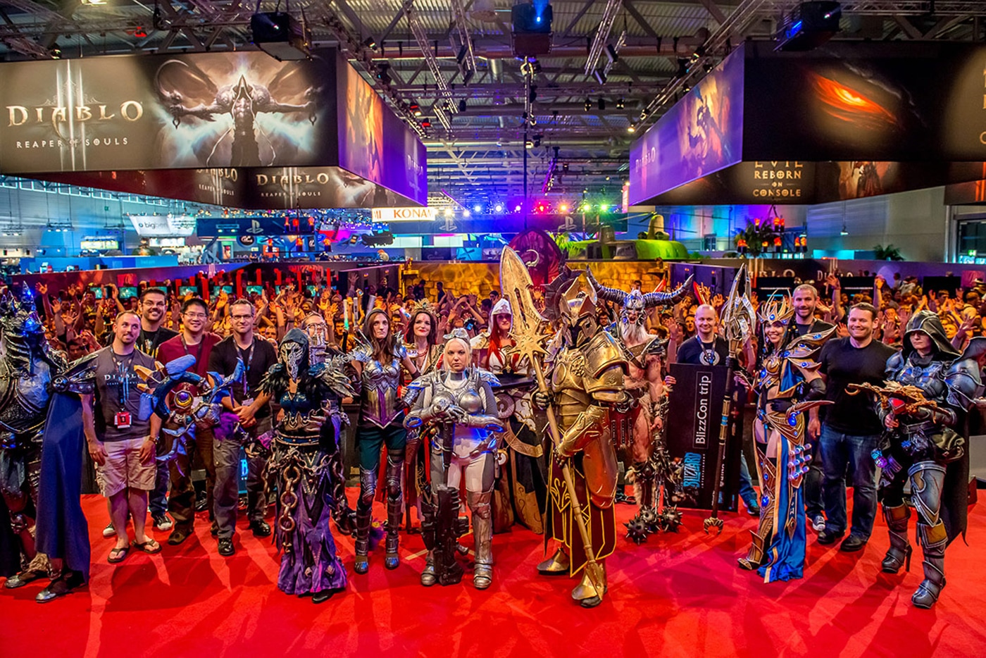 All gaming com. Blizzard на Gamescom 2013. Blizzard на Gamescom 2014. Фестиваль компьютерных игр. Игровая выставка.